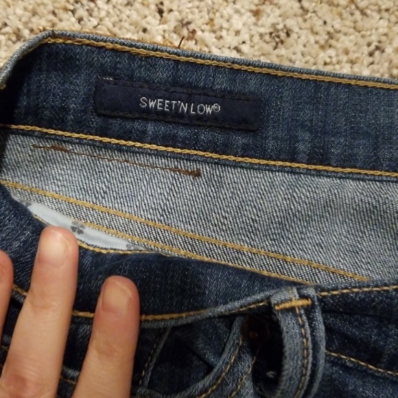 Like new! Lucky Brand jeans - Picture 3 of 5